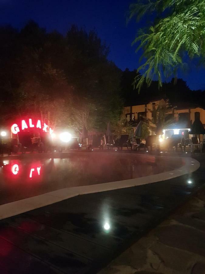 צ'יפליק Galaxy Hotel מראה חיצוני תמונה